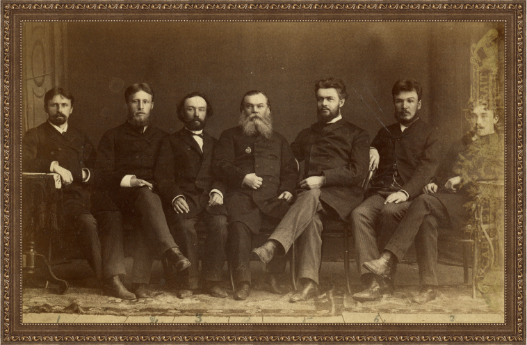 Служащие Нижнетагильского завода.
Фотография. 1900-е гг. Служащие Нижнетагильского завода.
Фотография. 1900-е гг.